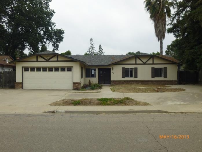 703 W Dorothea Ave, Visalia, CA 93277