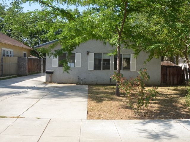 1805 Maple Avenue, Bakersfield, CA 93304