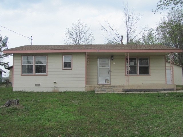 200 NW 14th Avenue, Ava, MO 65608