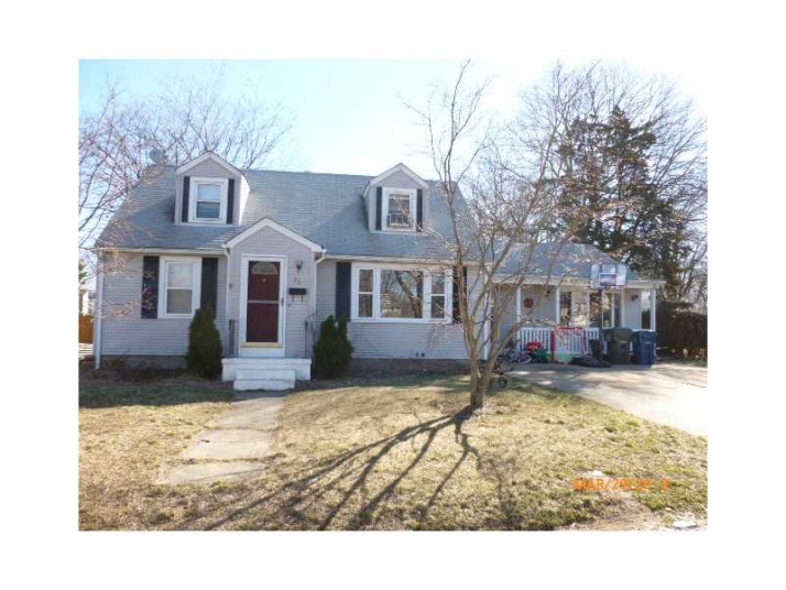 82 Nolbeth Dr, Warwick, RI 02888