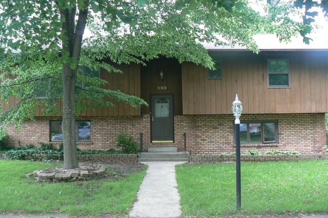 308 N Elmer St, Griffith, IN 46319