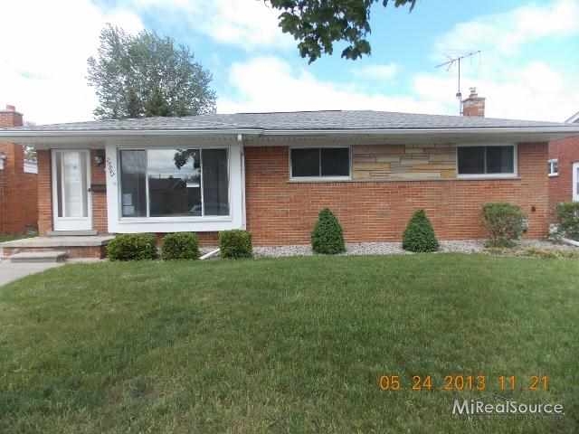 25543 Loretta Ave, Warren, MI 48091