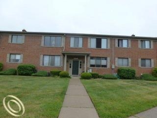 32542 Harper Ave, Saint Clair Shores, MI 48082