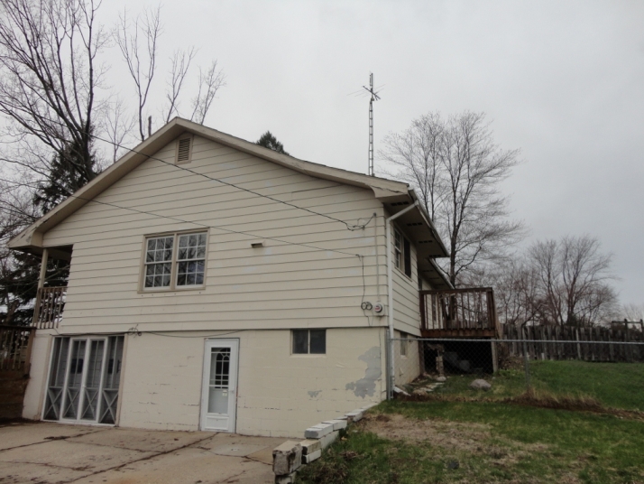 5067 Becht Rd, Coloma, MI 49038