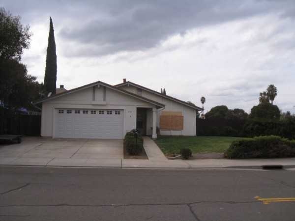 835 Almond Blossom Dr, Tracy, CA 95376