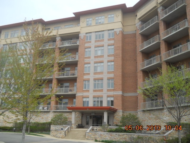 40 Prairie Park Dr Apt 605, Wheeling, IL 60090