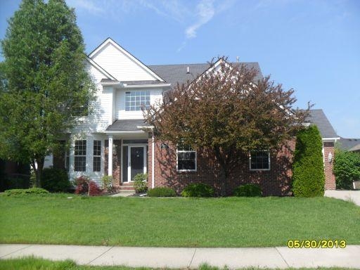 39143 Canterbury Dr, Harrison Township, MI 48045