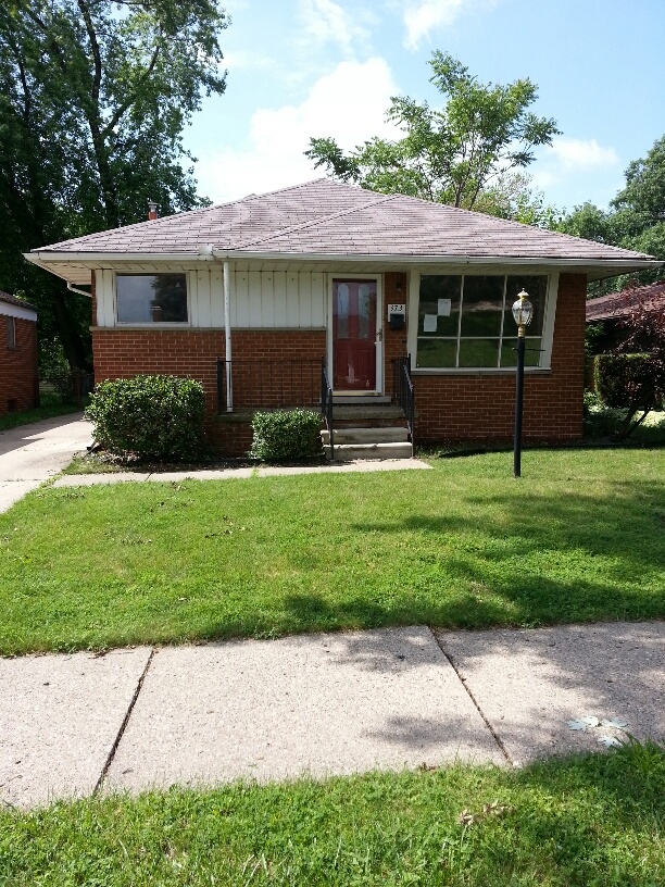 373 Kings Hwy, Lincoln Park, MI 48146