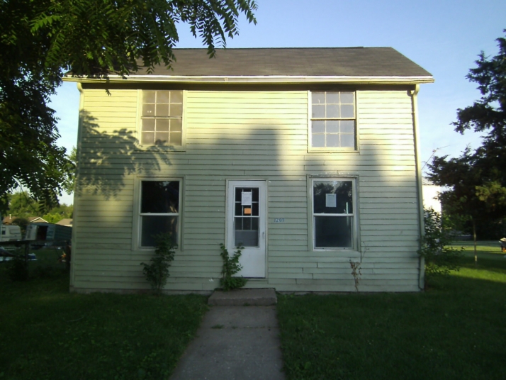 1207 Wisconsin St, Muscatine, IA 52761