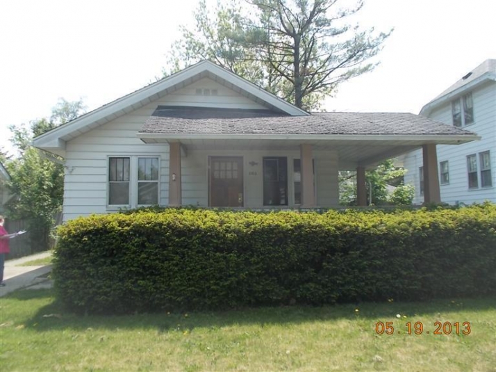 2013 Sloan St, Flint, MI 48504