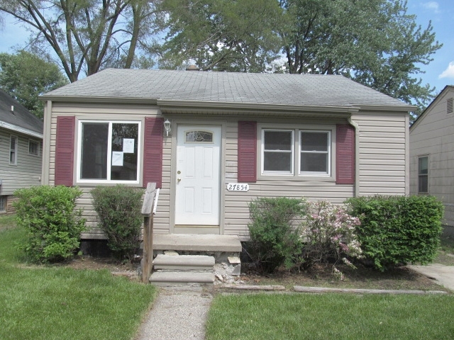 27854 Hampden St, Madison Heights, MI 48071