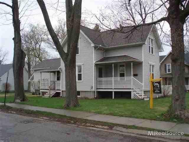 1003 Clinton Ave, Saint Clair, MI 48079