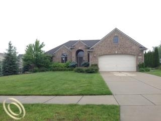 58740 Hunters Ct, South Lyon, MI 48178