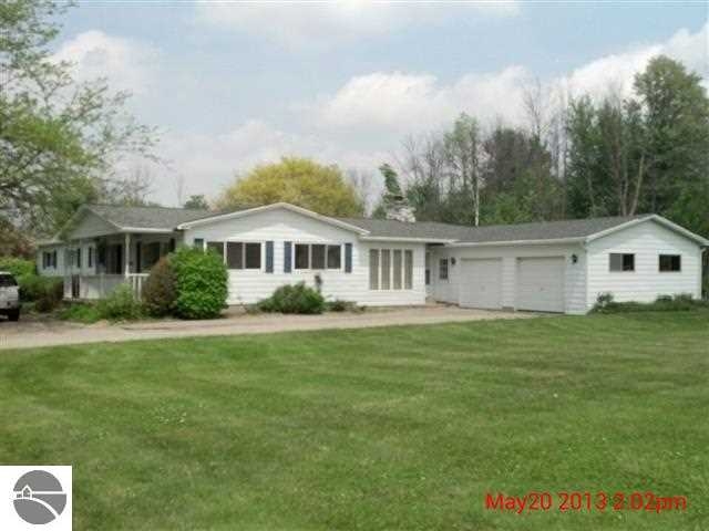 6940 N Luce Rd, Alma, MI 48801