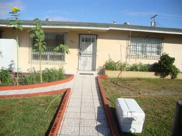 10521 SW 51 ST, Miami, FL 33165