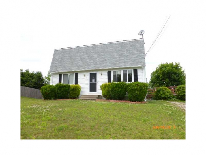 3 Kings Forest Ln, West Warwick, RI 02893