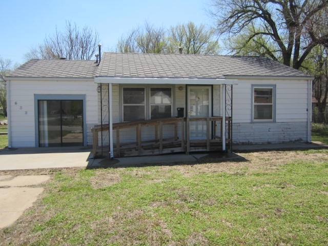 633 W 44th St S, Wichita, KS 67217