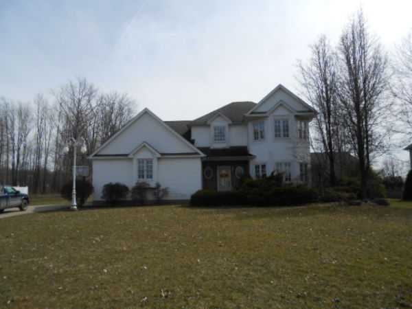 242 W Parkside Dr, New Castle, PA 16105