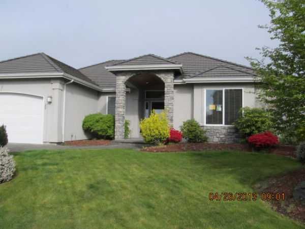 29 Mount Rainier Loop E, Bonney Lake, WA 98391