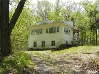 4296 Glenwood Dr, Emmaus, PA 18049