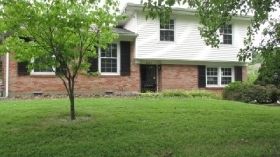 4208 Blossomwood Dr, Louisville, KY 40220