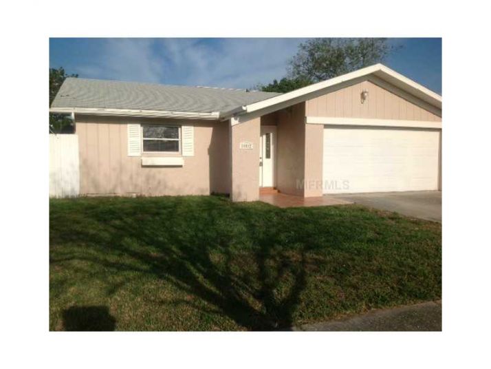 10882 92nd St, Seminole, FL 33777