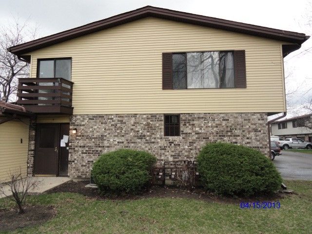 1585 Avati Ln Apt A, Aurora, IL 60505