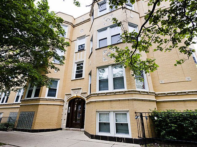 2259 W Rosemont Ave Apt 3, Chicago, IL 60659