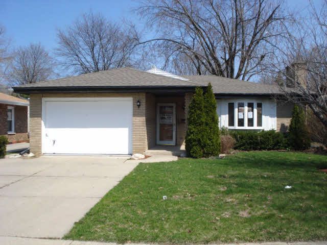 2035 N Jackson St, Waukegan, IL 60087