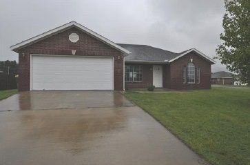 810 Sunflower St, Centerton, AR 72719