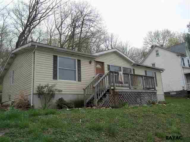 902 Chestnut St, Delta, PA 17314