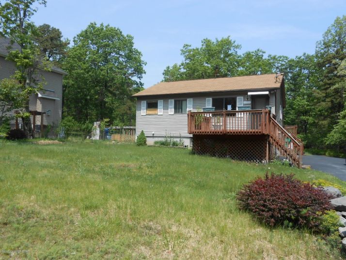 422 Gold Finch Rd F K A 346 Gold Finch Rd, Bushkill, PA 18324