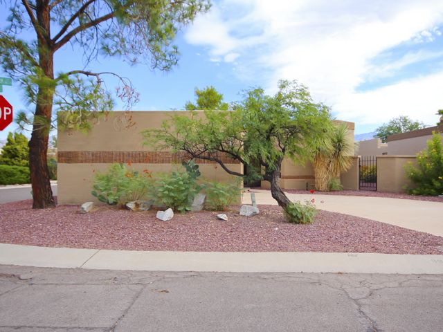 8961 E Waverly Street, Tucson, AZ 85715