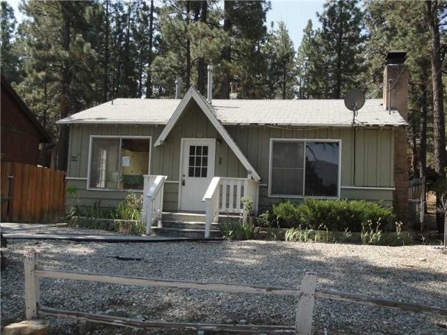 608 Aeroplane Blvd, Big Bear City, CA 92314