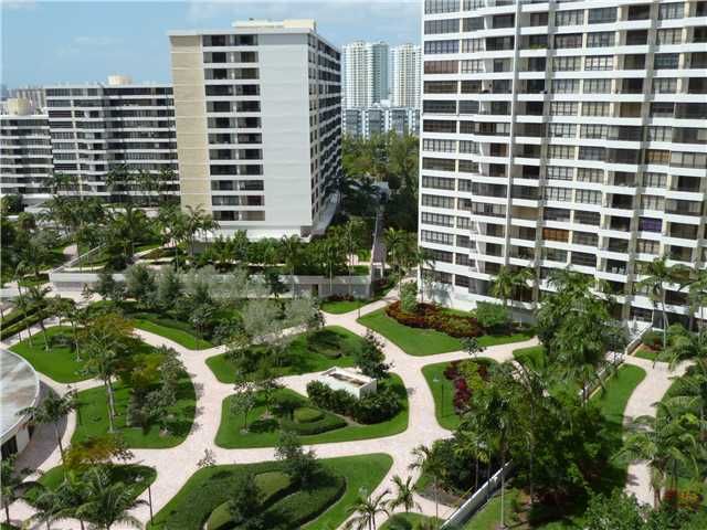 2500 PARKVIEW DR # 1414, Hallandale, FL 33009