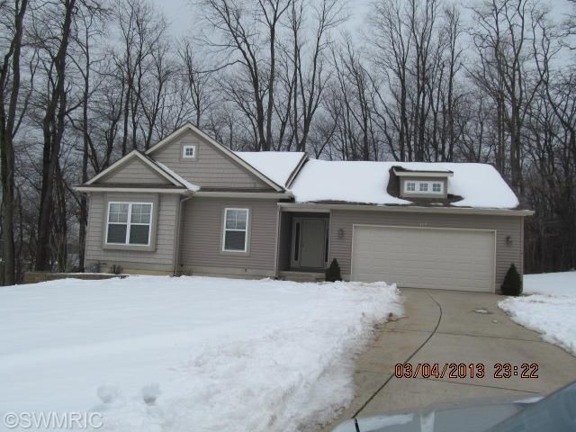 185 Summit Dr, Allegan, MI 49010