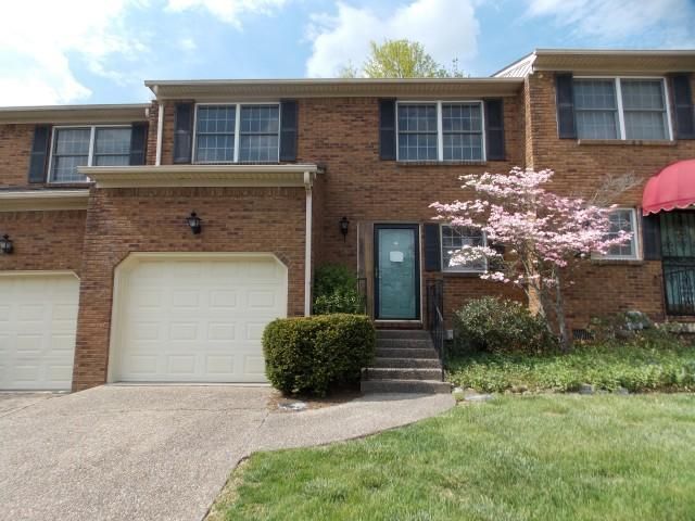 3445 Springlake Dr, Lexington, KY 40517