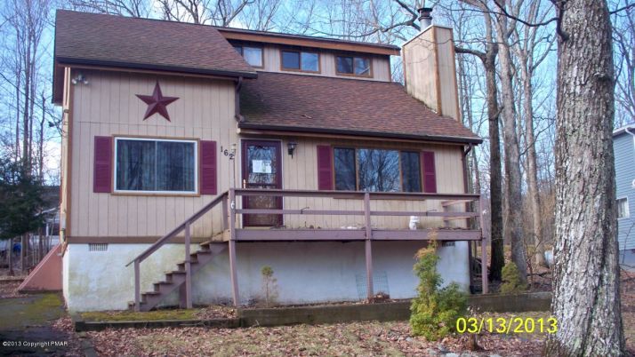 162 Mountain Lake Dr, Dingmans Ferry, PA 18328