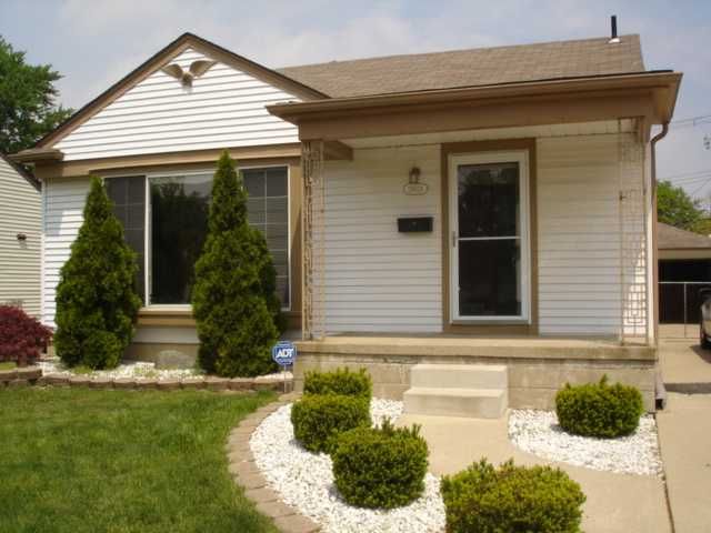 29524 Barton St, Garden City, MI 48135