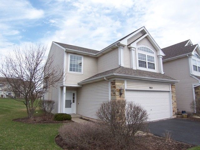 965 Viewpoint Dr, Lake In The Hills, IL 60156