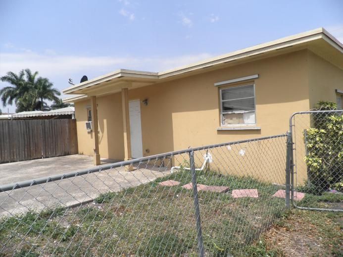 17830 Nw 78th Pl, Hialeah, FL 33015