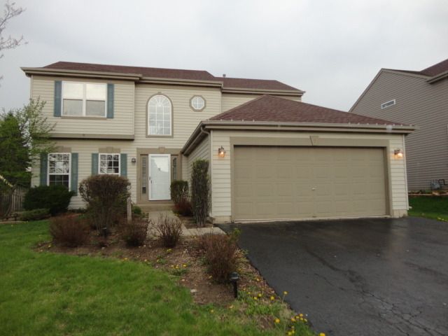 3 Elizabeth Ct, Lake In The Hills, IL 60156