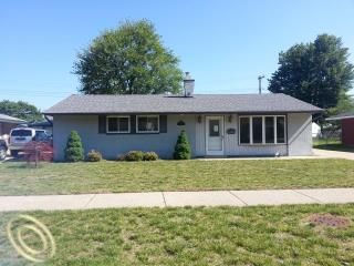 35658 Thames St, Westland, MI 48186