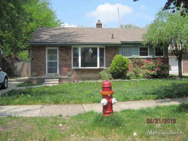 22623 Chapoton St, Saint Clair Shores, MI 48080