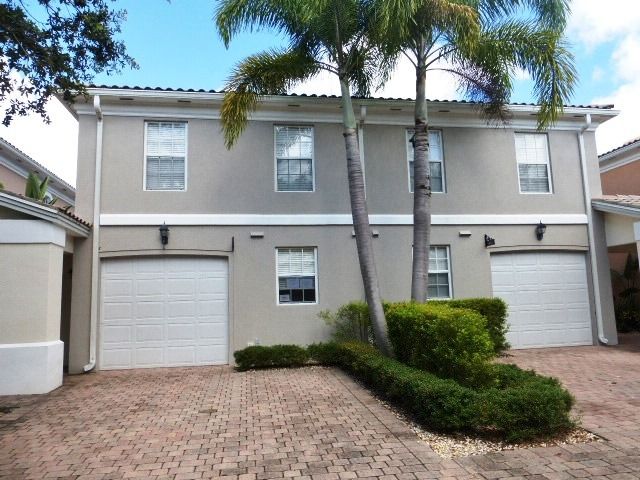 5469 Cove Cir, Naples, FL 34119