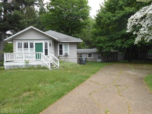 1745 Fairplain Ave, Benton Harbor, MI 49022