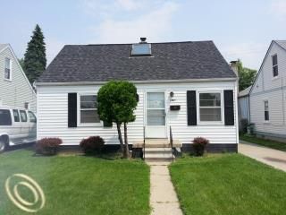 19057 Birmingham St, Roseville, MI 48066