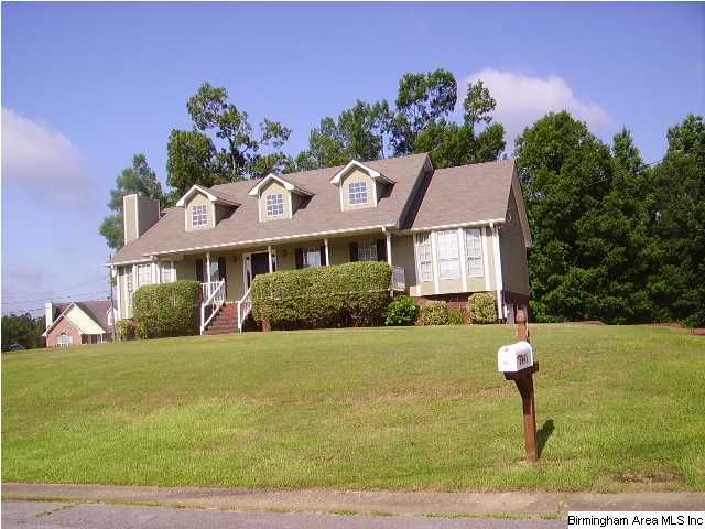 6641 Red Leaf Ln, Bessemer, AL 35023