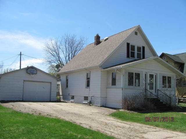 504 E Cook St, New London, WI 54961