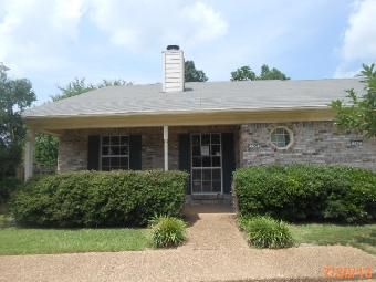 349 Meadowoods St, Jackson, MS 39211